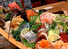 すし処 纏 求人 舌だけでなく、見た目でも楽しめる寿司・料理を提供！幅広い技術が習得できる職場です。