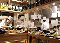 HOTEL ROSE GARDEN SHINJUKU（ホテルローズガーデン 新宿） 求人 料理は手作りで、ピッツァも生地から作っています。スキルアップ可能！