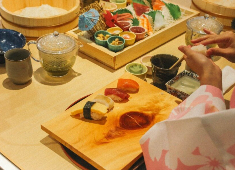 握らん鮨 我りゅう 求人 海外から「日本文化を体験したい」と来られるので感謝の言葉を頂くことが多く、喜びと共にやりがいを感じることが出来ます