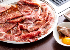 株式会社志プラス/近江牛肉店 別館 求人 サービスだけでなく、お肉の知識も学べる環境です。焼肉での独立を考えている方には絶好の環境です。