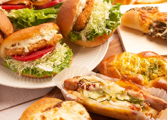 Bakery&Patisserie REBELLBE (リベルべ)／株式会社Az 求人 サンドイッチ系のパンも充実♪経験の浅い方も、まずはサンドイッチなどできることから徐々にお任せしていきます！