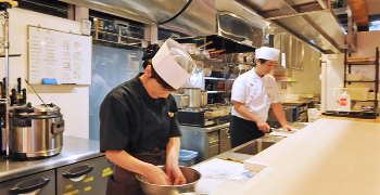 「和牛名匠 牛国屋」「焼肉 黄金の牛」「牛国屋 セントラルキッチン」／株式会社 ヒロジャパン フードサービス 求人