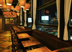 【LA BODEGA 銀座店】【Le Beurre Noisette TOKYO】etc／株式会社アキナイ 求人 「BODEGA」はどの店舗も落ち着いた雰囲気です。デートや会食、歓迎会など様々な用途でご利用いただいています。
