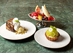 『blue temrinal - the restaurant -』『ALL DAY CAFE ＆ DINING“The Blue Bell”』etc.／株式会社バリューテーブル 求人 視覚でも楽しめる色鮮やかなデザートメニューも各種提供！カフェタイムが人気の理由の一つ！