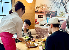 「オリジナルパンケーキハウス」「騒豆花（サオドウファ）」「名東（めいとう）」etc.／フークル 株式会社 求人 お客様やスタッフとコミュニケーションを取り、チームワークやモチベーションを高めて、より強いチームにしましょう！