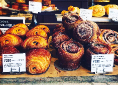 TruffleBAKERY 平尾 FACTORY etc.／株式会社ドレステーブル 求人 今までの経験をパン作りに活かしませんか？元料理人や元パティシエも活躍中なので、経験ジャンルは不問です！