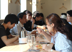 『CASTELLINA』 etc.／株式会社カステリーナ 求人 美味しいまかないを全員で食べてしっかり休憩！休憩無しで働き通しなんてことはなく、スキルアップの場として活用もOK！