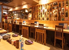 weave story株式会社 求人 料理だけでなくお酒もこだわりがあります！一般的なお酒から珍しいお酒も用意しているので、お酒の知識が学べる環境です！