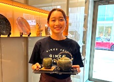 株式会社ハイパードライブ  飲食事業部 求人 福禄壽では、熟練の技を持つ茶師がつくりあげた良質な茶葉を厳選して使用した、オリジナルブレンドの日本茶が楽しめます。