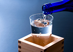 『寿し 炭火 酒 酒都』／合同会社 STS Trading　※新ブランド立ち上げ準備窓口 求人 料理とのマッチングを考慮し各種お酒を取り揃えていきますので、知識を活かした仕入れなど活躍の舞台も広がっていきます。