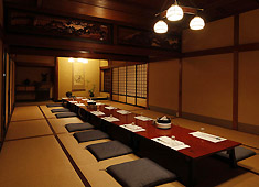 株式会社 日山（すき焼割烹 日山／WAGYU 日山） 求人 どちらのお店もお客様とじっくり向き合える特別な空間です。こういった環境でおもてなし、接客経験を活かしたい方は是非！