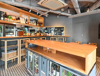 庵狐（あんこ）／真・新・心グループ 求人 新店は角打ちスタイルで日本酒を楽しめるバル！新たなお店に参加するチャンスも多数あります。