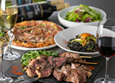 TSURUMI DINING（ツルミダイニング）他／株式会社フルルドレーヴ 求人 通常業務以外にもイベント業務や店舗運営の部分を学べたり…と、働きながら自身の将来の選択肢を増やしていける職場です！