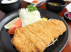 野天湯元湯快爽快「湯けむり横丁」・おおみや・ 求人 素材にもこだわった本格料理的教をしているからこそ、常にお客様の満足度は高いです。