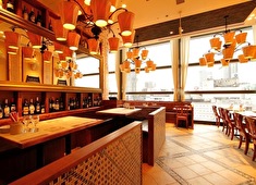 【LA BODEGA 銀座店】【Le Beurre Noisette TOKYO】etc／株式会社アキナイ 求人 「BODEGA」はどの店舗も落ち着いた雰囲気です。デートや会食、歓迎会など様々な用途でご利用いただいています。