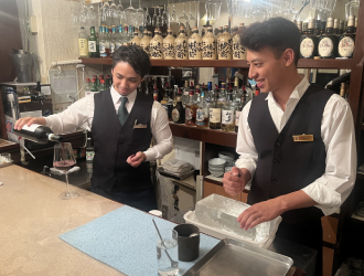 ステーキハウス松波 求人 ワインも豊富に取り揃えています。予約の管理や接客など、ホール・サービスの経験を活かせるポジションもあります。