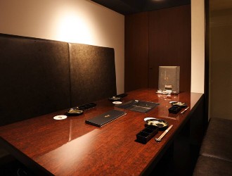 株式会社エモーション 求人 カジュアルなお店から落ち着いた雰囲気のお店まで、幅広い経験を積める業態！