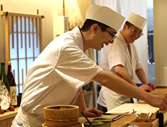 イートフィールド株式会社／『鮨 向』『神楽坂 鮨 弥栄』etc. 求人