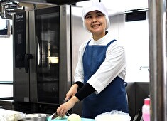 株式会社ニフス【東証プライム上場企業 コロワイドグループ】 求人 管理栄養士を目指したり、栄養士の経験を活かして本部での仕事にチャレンジしたりとキャリアパス多数！若手社員も活躍中☆