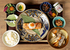 『和食堂ヨロコビノ - 飯と茶-』『cafe & dining blue terminal』etc.／株式会社バリューテーブル 求人 食材のポテンシャルをフルに活かす…そんな料理を提供していきます。