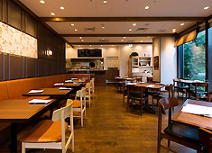 目白 旬香亭 丸の内店／目白 旬香亭 etc.（株式会社M・R・S） 求人 レトロな匂いも漂いつつ、スタイリッシュさも併せ持つ空間。コミュニケーションを大事にして雰囲気の良さも抜群！