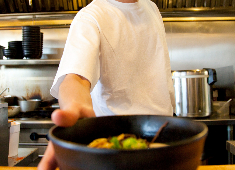 博多ラーメン和（カズ）／株式会社みずほ 求人 難しいことは一切無し！堅苦しくならず、良い意味でのびのび働ける環境面も魅力のひとつです。
