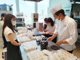 日本橋だし場 はなれ／株式会社にんべん 求人 料理だけでなく、スイーツやカフェメニューなども提案できます！新商品の開発に参加する機会もあります。
