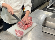洋食 大吉／洋食大吉 有限会社 求人 最初はできることからお任せし、徐々にメニューすべてを習得していただきます。調理の幅が広がる充実感を味わえます。