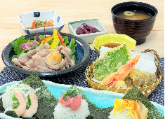 湯快爽快 湯けむり横丁 みさと店/湯快爽快「湯けむり横丁」・おおみや・ 求人 素材にもこだわった本格料理的教をしているからこそ、常にお客様の満足度は高いです。