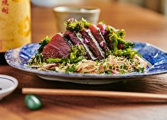 「三茶呑場マルコ」「食堂かど。」etc／株式会社2TAPS 求人 旬の食材をふんだんに使用した一品を、提供しています。
