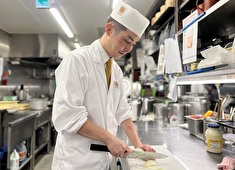 井筒まい泉株式会社【サントリーグループ企業】※レストラン部門採用窓口 求人 「刺身が引ける！」なんて方は優遇！そういった料理も提供しているので、和食・居酒屋経験をお持ちの方も歓迎しています。
