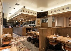 ワールドリカーインポーターズ株式会社 求人 まるで海外にいるような環境で仕事ができます。世界のゲストを魅了するレストランを創っていきましょう。