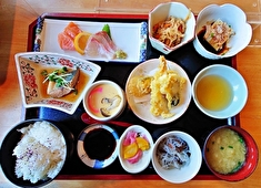 株式会社オリエンタル／「にぎりのだり半」「こがね食堂」 求人 居抜きではなくスケルトンでイチから立ち上げたお店なので清潔感ある店内も魅力ですよ！