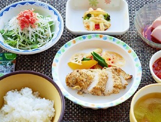 株式会社LEOC（レオック）※シニアプレスティージ部門 求人 毎日のお食事を美味しく、そして楽しく食べていただけるよう、メニュー作りと手作りにこだわった料理を提供しています。