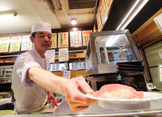 すし台所家／すし居酒屋台所家 渋谷本店／DAIDOKOYA Ltd. 求人 独立実績も多数！勉強のための視察研修費用も支給している為、国内は勿論、海外へ旅立った先輩スタッフもいるんですよ！