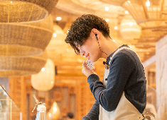 株式会社 glob 求人 1店舗あたりの年商規模も大きく（平均2.5億円）、若いうちから大勢の人と大きなお金を動かすことができます。