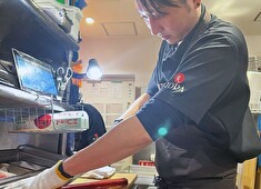 『Aburi TORA -熟成鮨と炙り鮨- 豊洲店』etc.／ 株式会社 Aburi Tora Japan【Aburi Group】 求人 店舗の根幹を担う『切りつけポジション』も募集中！飲食店で鮮魚を扱った経験をお持ちの方は違った形で働けるチャンス！