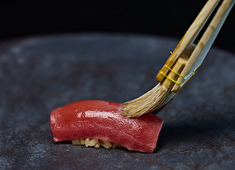 『Aburi TORA -熟成鮨と炙り鮨- 豊洲店』etc.／ 株式会社 Aburi Tora Japan【Aburi Group】 求人 “氷結熟成”を始め、食材のポテンシャルを引き出す当社独自の技術も余すところなく学んでいただけます！