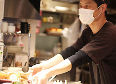 「WIRED CAFE」etc.／カフェ・カンパニー株式会社 求人 ★今後も新店計画多数！調理・ホールの垣根が無く、いつも笑顔があふれる職場。すんなりと溶け込むことができます。