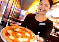 株式会社ラムラ 求人 2025年春に丸の内でイタリアンレストランをオープン！洋食ブランドが好調につき積極採用中です。