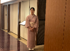 招福楼 東京店 求人 扉の開け方や料理や飲み物の提供の仕方など、基本的な事は最初に一から教えますのでご安心ください。