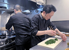『紀茂登 (きもと)』『橙 (TOU)』／TREリゾーツ株式会社 求人 凝り固まった上下関係や人間関係はありません。これから一緒に、仲間やお客様との絆をつないでいきましょう！