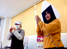 うれしい保育園（株式会社ケア21） 求人 栄養士、調理師、看護師をはじめ、園の職員全員で力を合わせて食育活動に取り組んでいます。