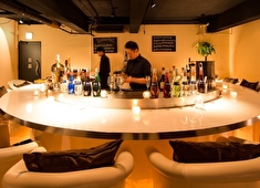 Meat &Cheese  Forne （フォルネ）／ Ark Lounge（アークラウンジ）etc.／NKGダイニングワークス株式会社 求人 個室からお客様の反応がダイレクトに伝わるカウンターまで完備しています！