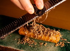 鮨 かぐら 求人 オープン半年で、予約困難店とともに数々のメディアにも多数掲載される話題のお店です。