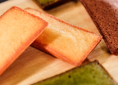 KEN’S CAFE TOKYO（ケンズカフェ東京）／株式会社颯 求人 ガトーショコラ専門店ですが、フィナンシェやキャラメルサンドなど、多彩な商品を揃えたギフトショップです♪