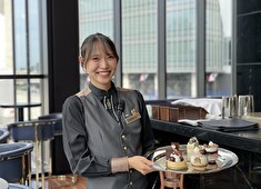ヒルトン横浜 求人 ゲストに喜ばれるホテルづくりのため「笑顔と挨拶」「ホスピタリティ」「リスペクト」を大切にしています。