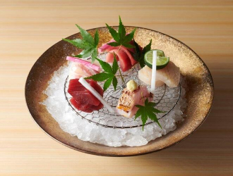 株式会社NATOMICS（ナトミックス） 求人 カジュアルから高単価まで、様々な和食に挑戦！全店舗オープンキッチンなので、料理も接客もどちらも経験できます。