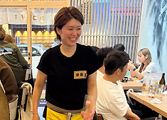 株式会社ラムバリオン 求人 ▲中途入社の足立由起子さん。チームワークを大切にできる人だけを採用しているので、スタッフ同士とても仲が良いです