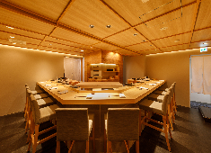 AttRa-g 株式会社 直近は都内へのオープンを、来期は地方への展開を足掛かりに、2027年には海外展開を目指しています。